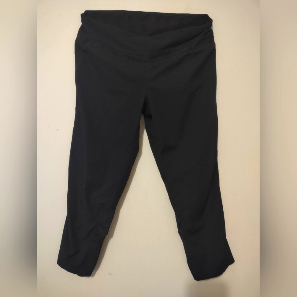 Tangerine Black Capri Performance Leggings Cutout Design & Zipper Pocket Size S